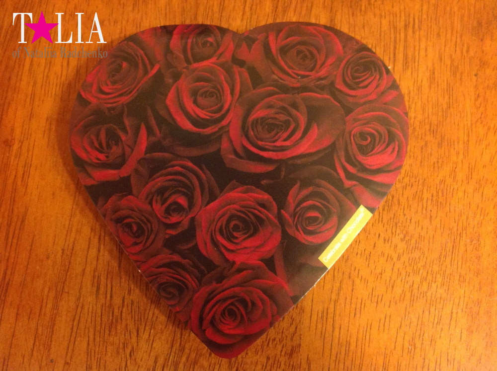 Традиционная небольшая сувенирная коробочка конфет, чтобы поздравить коллег, друзей!